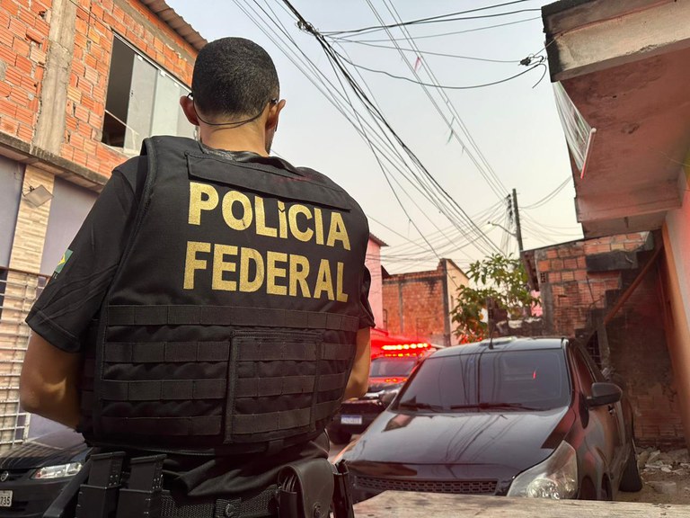 Homem é preso em operação da PF por pornografia infantil e extorsão sexual em Manaus