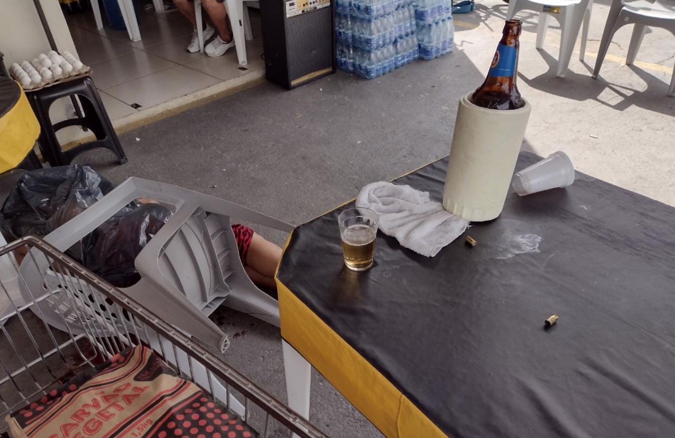 Bebendo em distribuidora, ‘Mosquito' é executado com vários tiros no Centro