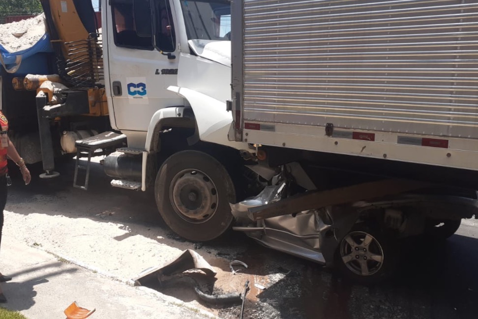 Após laudo pericial, empresa demite motorista da carreta que matou mulher e enteada em Manaus