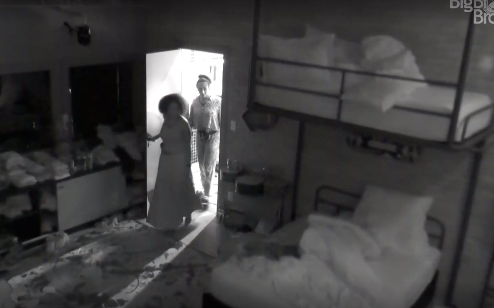 BBB22: Linn e Jessi flagram Natália e Eliezer transando no quarto
