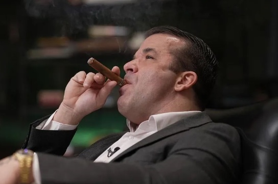 Justiça dá 10 dias para empresário que agrediu mulher em academia voltar ao Brasil