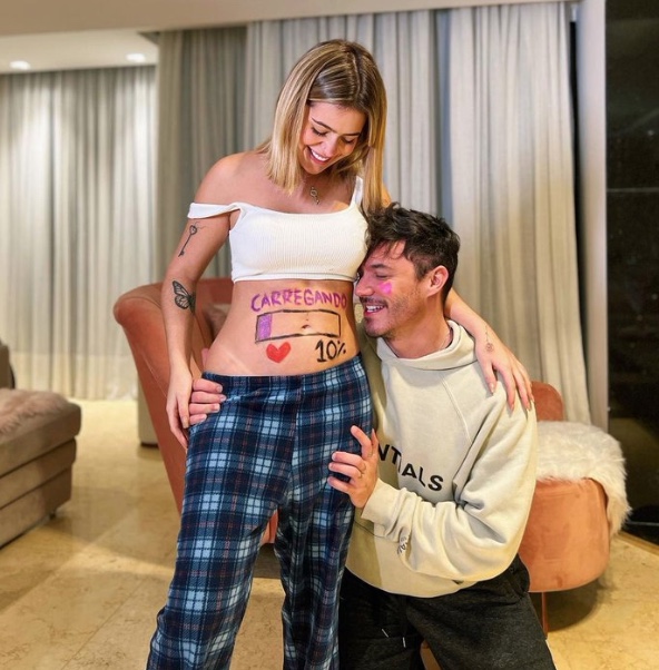Viih Tube anuncia que está grávida do ex-BBB Eliezer