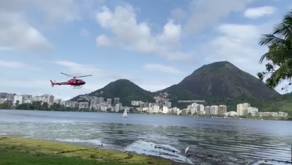 Helicóptero com 5 pessoas cai na Lagoa Rodrigo de Freitas