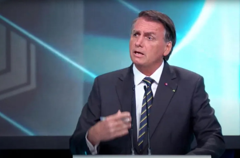 Bolsonaro diz a ministros que parabenizar Lula está fora de cogitação, mas não contestará resultado