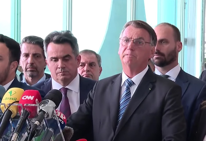 Bolsonaro agradece votos, não parabeniza Lula e repreende manifestações em rodovias