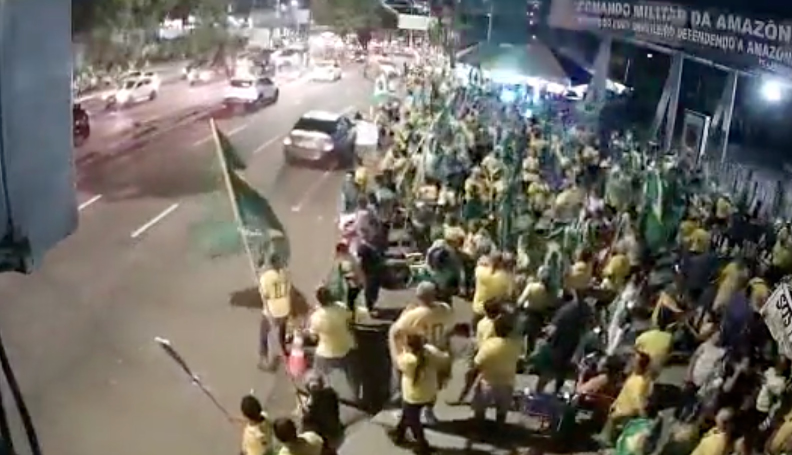 Motorista que tentou atropelar bolsonaristas na frente do CMA em Manaus é preso