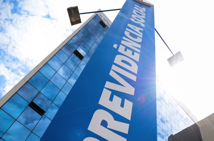 INSS começa a ligar para segurados marcarem auxílio-doença