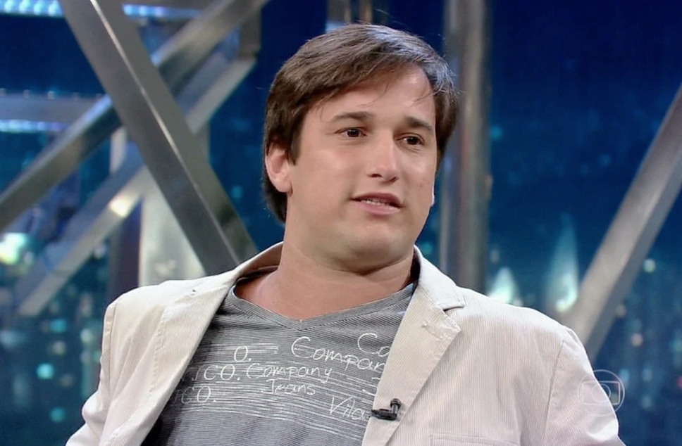 Comediante ex-Globo enforca a mãe, é preso e urina no chão da delegacia