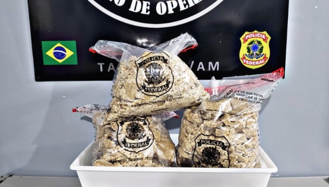 Grupo de criminosos é preso com mais de 20 kg de droga em motor no Amazonas