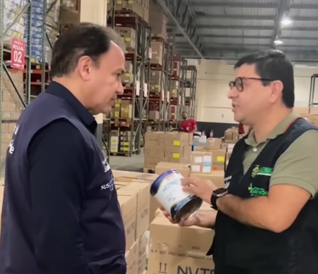 Amazonas envia 16 mil latas de fórmula infantil para povo yanomami em Roraima