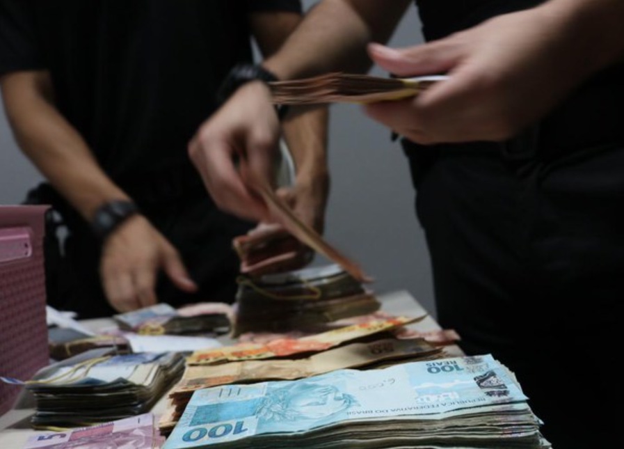 Grupo que faturou R$ 4 bilhões com ouro de garimpo ilegal é alvo da PF em Manaus e outros 7 estados