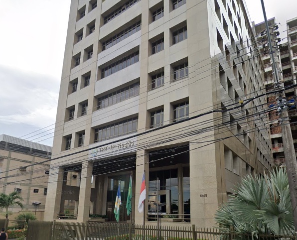 Sede do TRT11 é alagada por forte chuva e precisa ser evacuada em Manaus