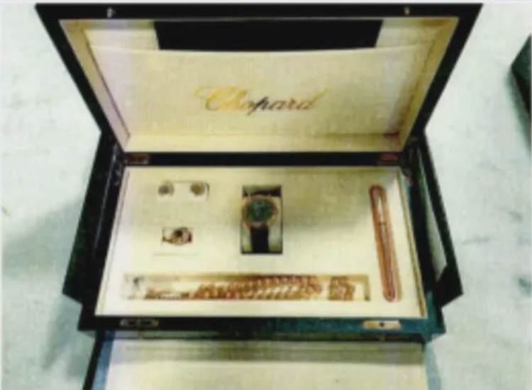 TCU dá prazo de 5 dias para Bolsonaro devolver segundo conjunto de joias