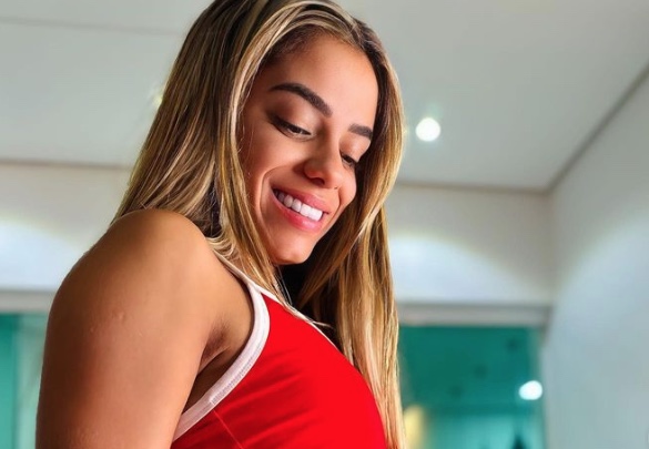 Key Alves erra bandeira do México em tatuagem e internautas apontam: 'é da Itália'