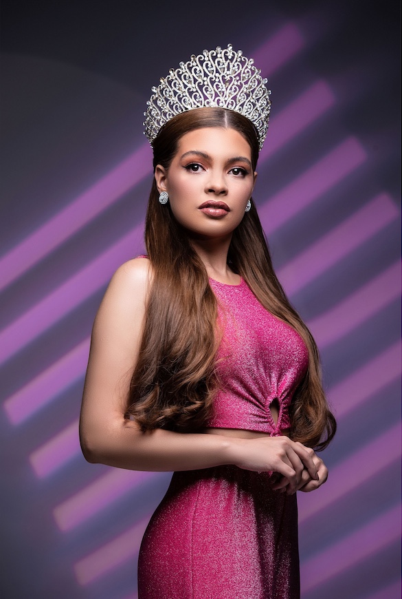 Miss Rondônia Khrystma Siberth visita o Amazonas e segue para concurso nacional