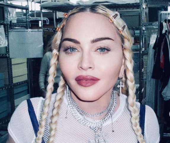 Madonna é encontrada inconsciente e internada às pressas na UTI 