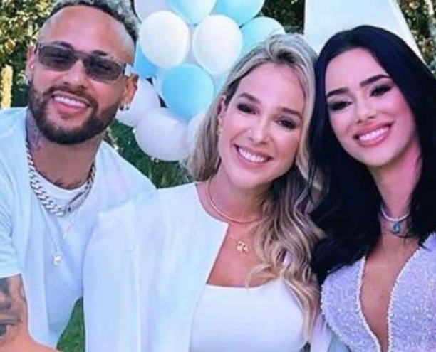 Amiga de Neymar rebate seguidor que criticou o atleta: 'nunca comente aqui'