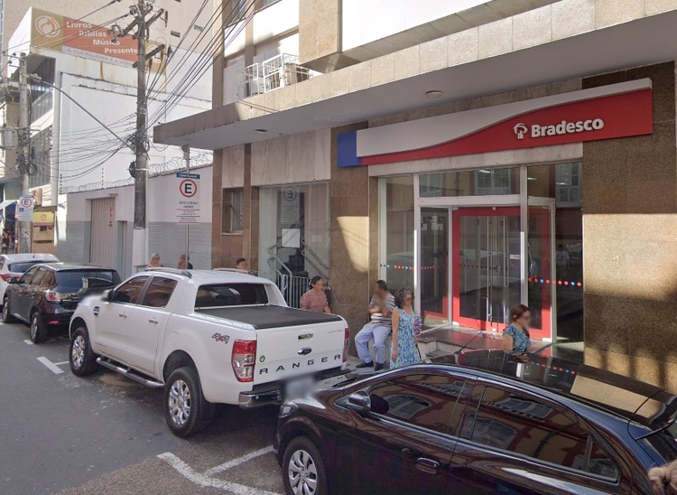 Bradesco deve devolver em dobro cobrança indevida e danos morais; entenda
