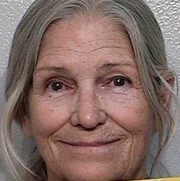 Leslie Van Houten é a 1ª assassina da seita de Charles Manson a deixar a prisão