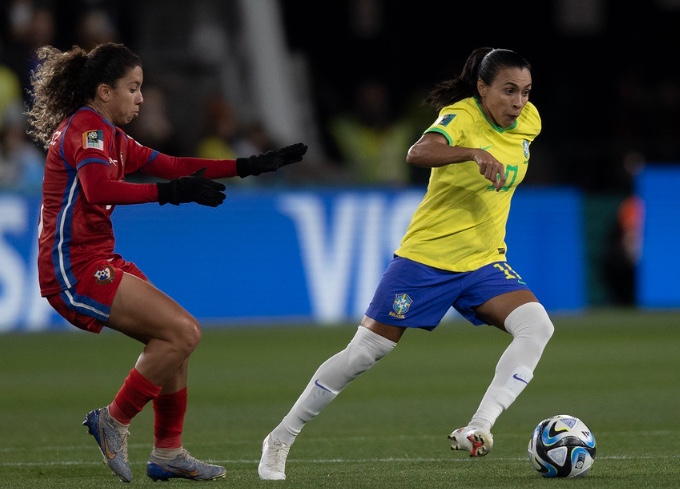 Saiba o motivo de Marta usar chuteira sem patrocínio na Copa do Mundo