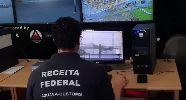 Cadáver que veio do Marrocos para o Brasil em contêiner passa por exame para identificação 