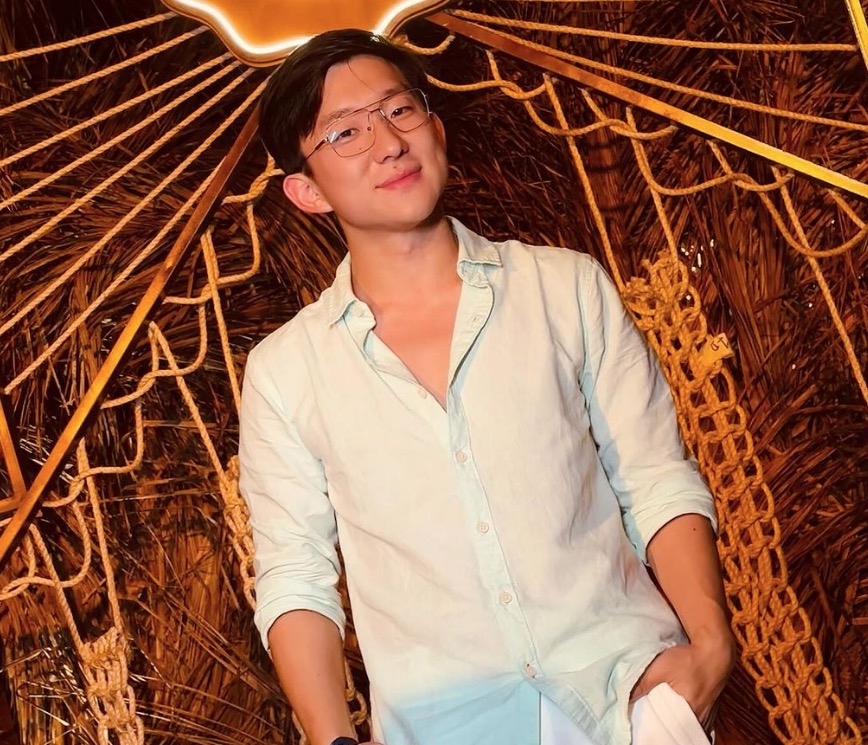 Pyong Lee diz ser a favor de ‘fio terra’ na cama: ‘gosto muito’