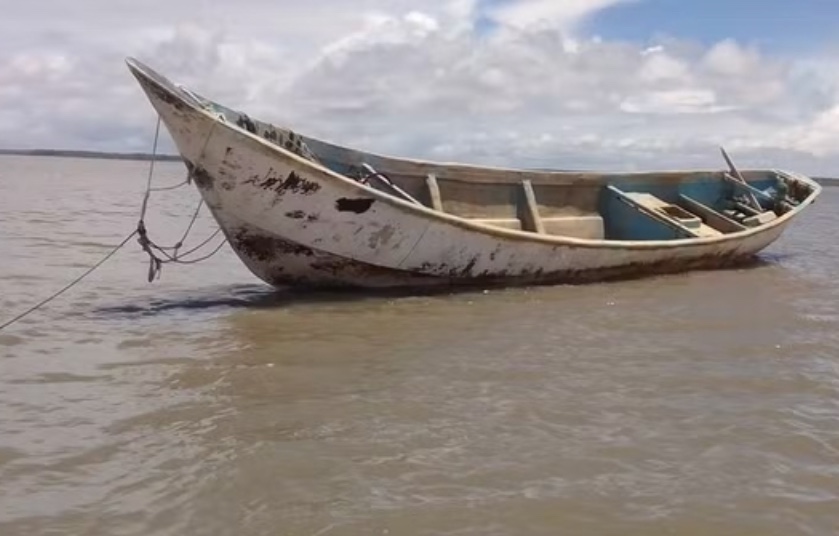 PF encontra 27 celulares em barco com corpos no Pará 