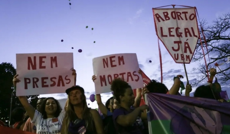 Internautas reagem ao 'PL dos Estupradores' após Câmara aprovar urgência de projeto que criminaliza o aborto 