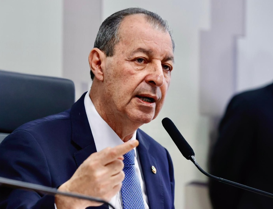 Omar Aziz defende PL que visa proteger consumidores contra assédio de instituições financeiras 