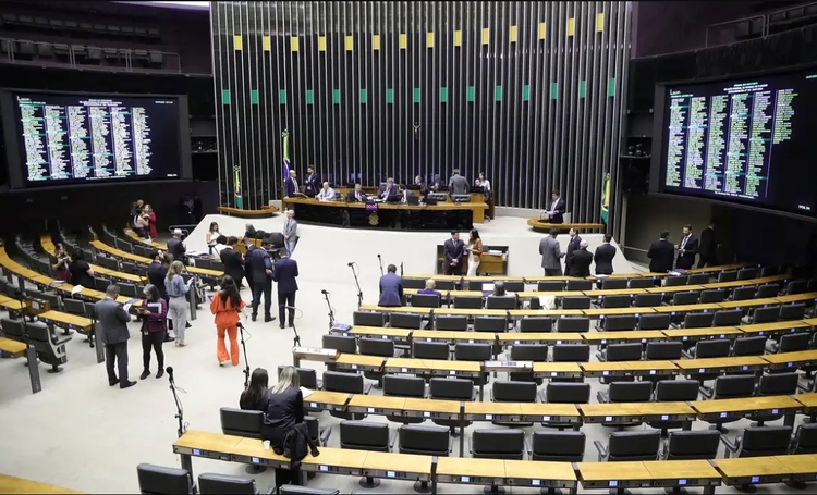 Silas Câmara vai contra bancada do Norte e apoia Reforma Tributária que prejudica ZFM