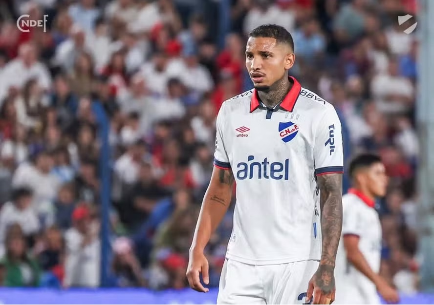 Família de Izquierdo e delegação do Nacional se reúnem em hospital que zagueiro está internado