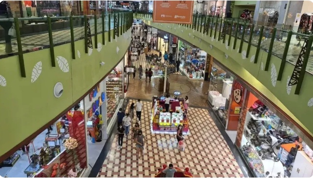 Comércio do Centro e shoppings de Manaus abrem nos feriados; veja horários