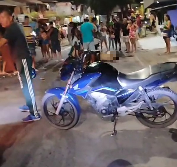 Três pessoas morrem e duas ficam feridas após moto colidir com árvore no São José