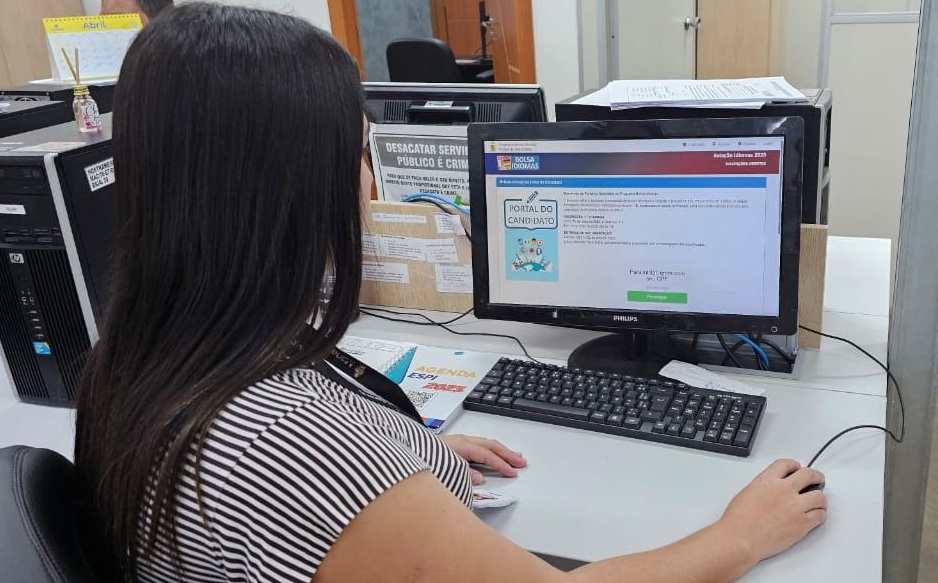 Prefeitura de Manaus divulga resultados do Bolsa Pós-Graduação e Bolsa Idiomas