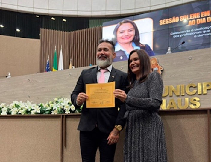 Advogado condenado por tentativa de feminicídio é homenageado em Manaus