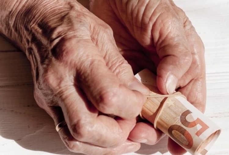 Justiça manda sindicato devolver em dobro descontos indevidos de aposentada de idosa no Amazonas