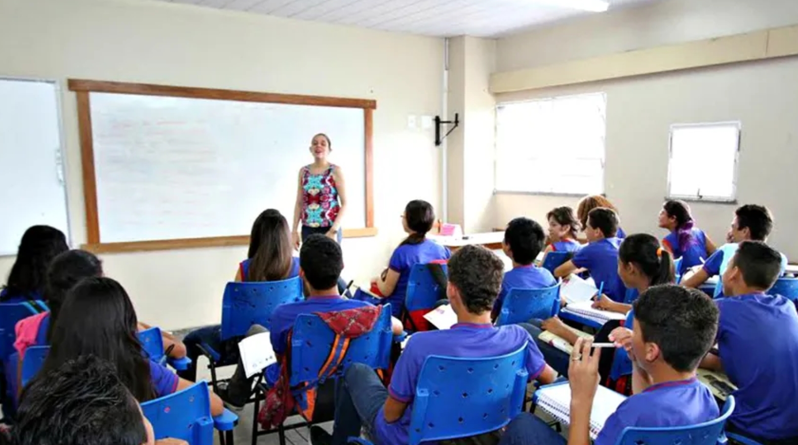 Amazonas anuncia aumento salarial e novas leis para mais de 60 mil servidores