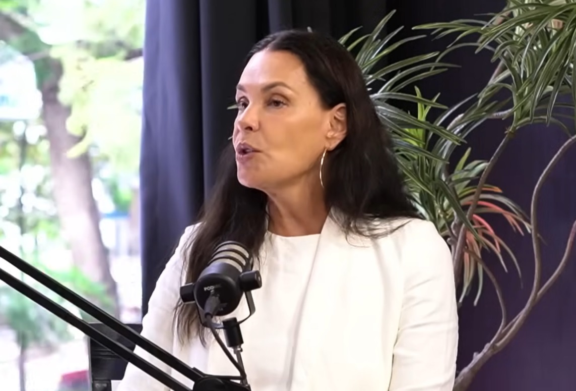 Carolina Ferraz sobre 'trauma' com chip da beleza: 'entrava no Uber e pensava: bonitinho'