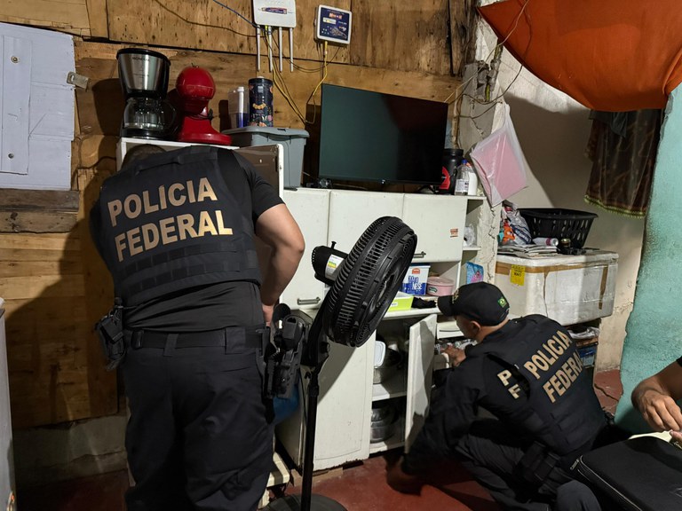 Funcionário de escolinha de futebol é preso pela PF com pornografia infantil em Manaus