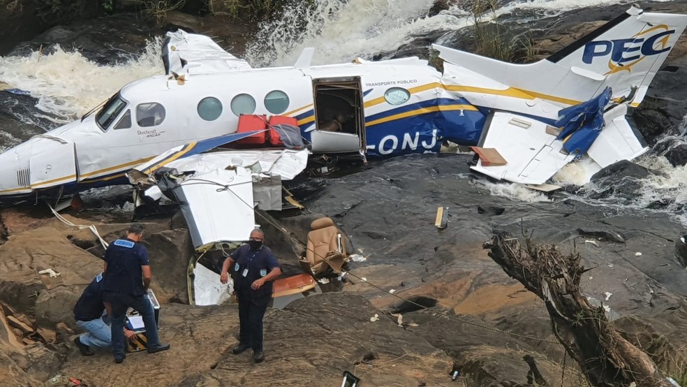Laudo aponta causa da morte de Marília Mendonça e mais 4 em queda de avião