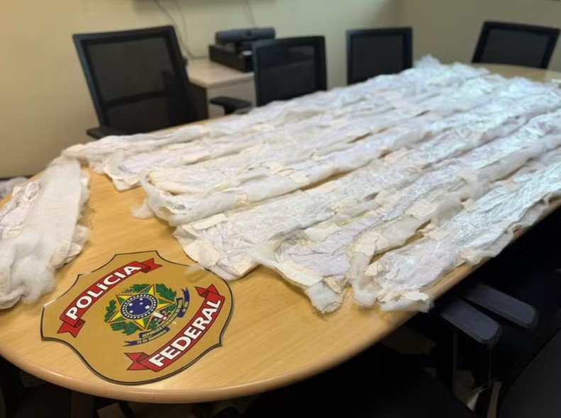 Dupla é presa ao tentar enviar cocaína líquida via Correios de Manaus para a Austrália