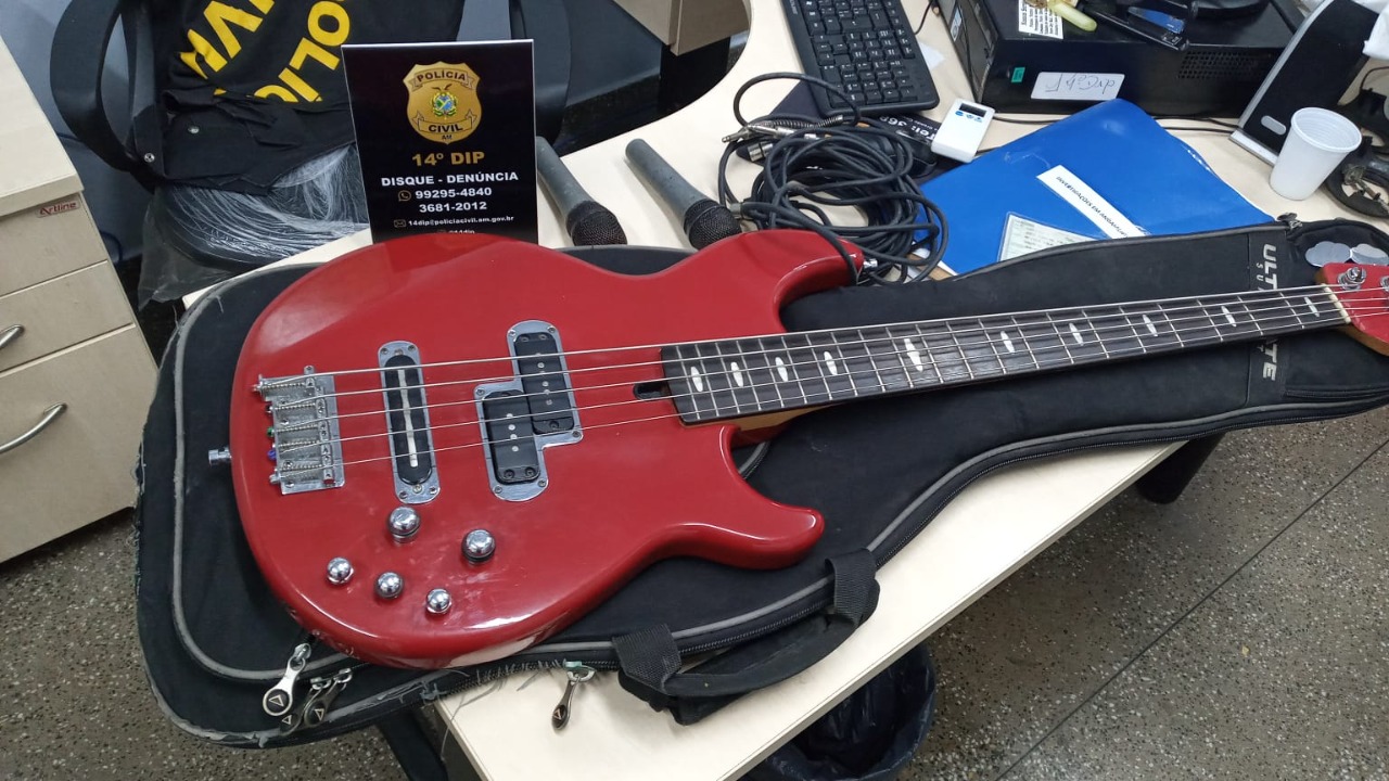 Homem é preso com contrabaixo roubado e material pornográfico infantil em Manaus