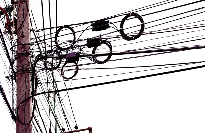 Motociclista atingido por queda de poste de energia será indenizado em R$ 700 mil no Amazonas