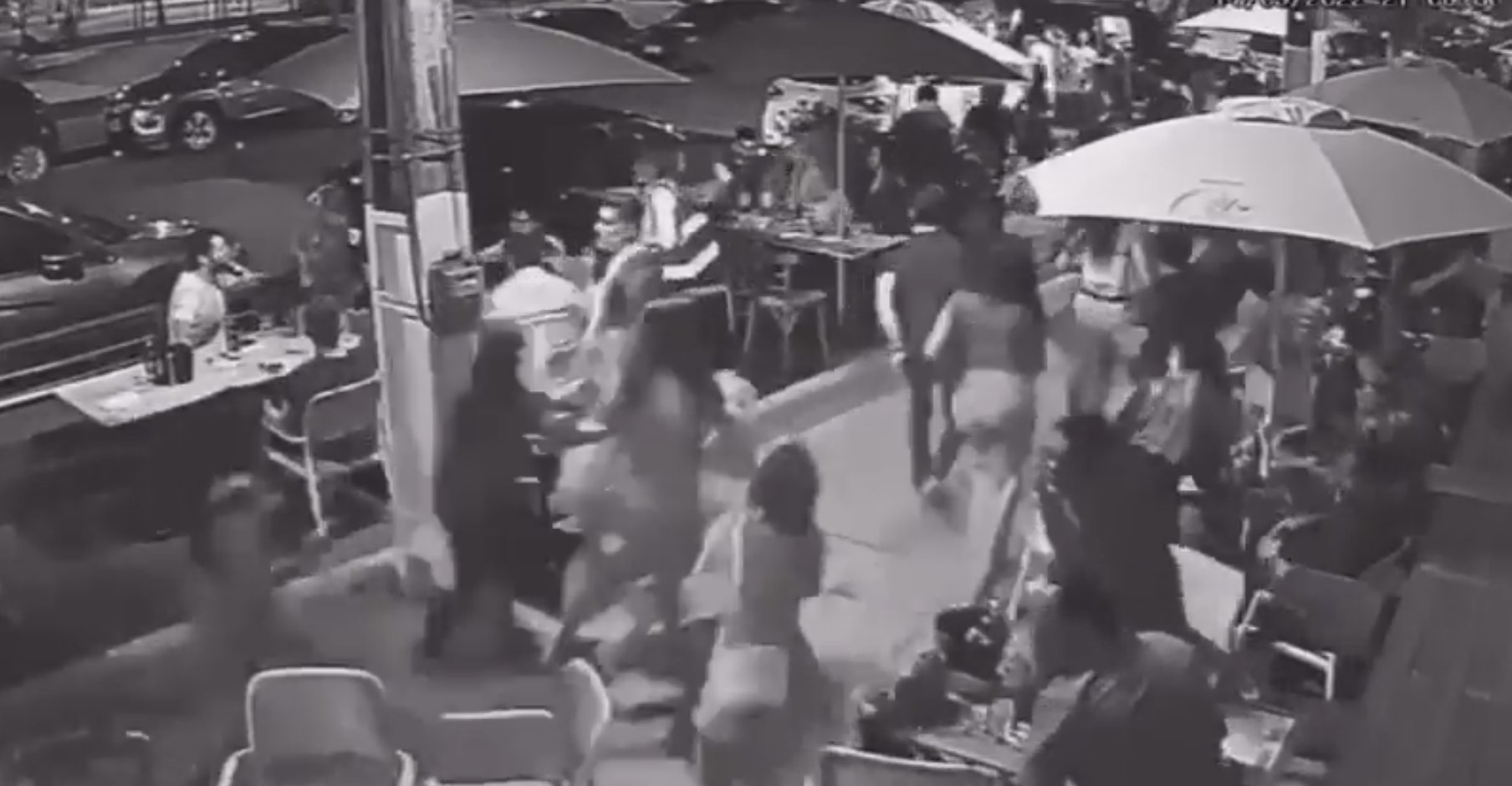 Clientes confundem turma de Crossfit com arrastão e entram em desespero; vídeo