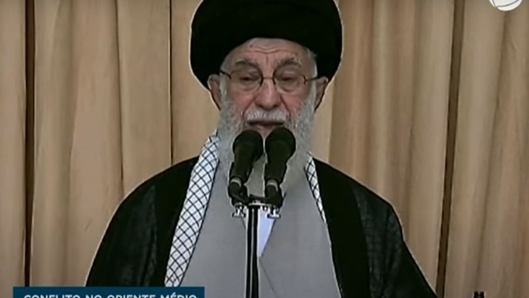 Líder supremo do Irã, Ali Khamenei, faz primeira aparição pública em semanas