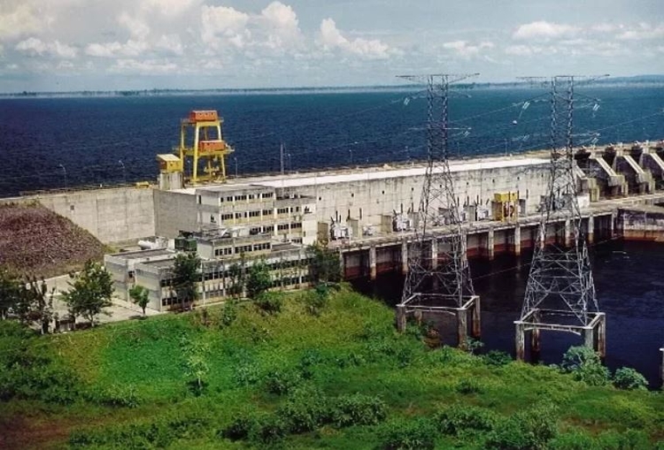 Eletronorte deve apresentar plano para abrir comportas da Hidrelétrica de Balbina