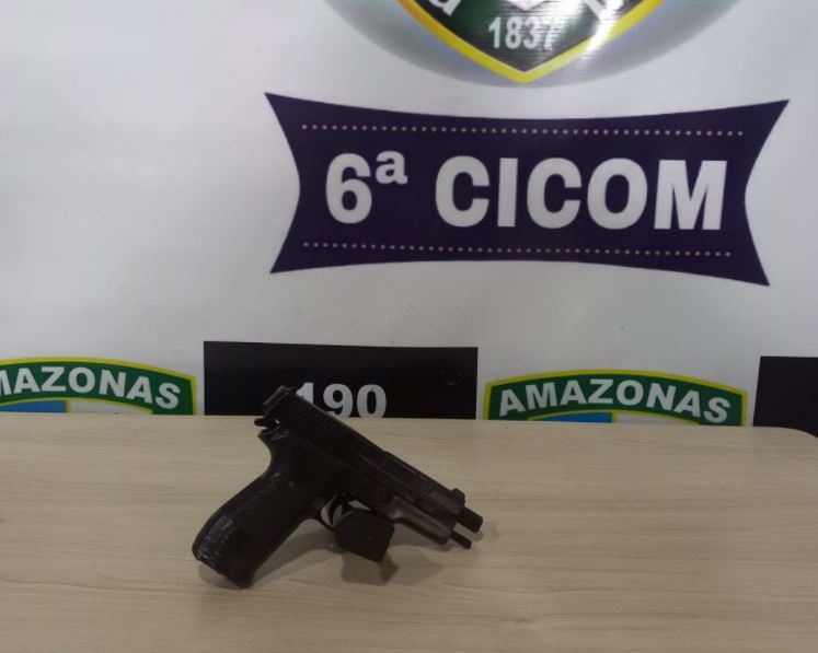 Homem saca arma durante briga de trânsito e acaba preso em Manaus