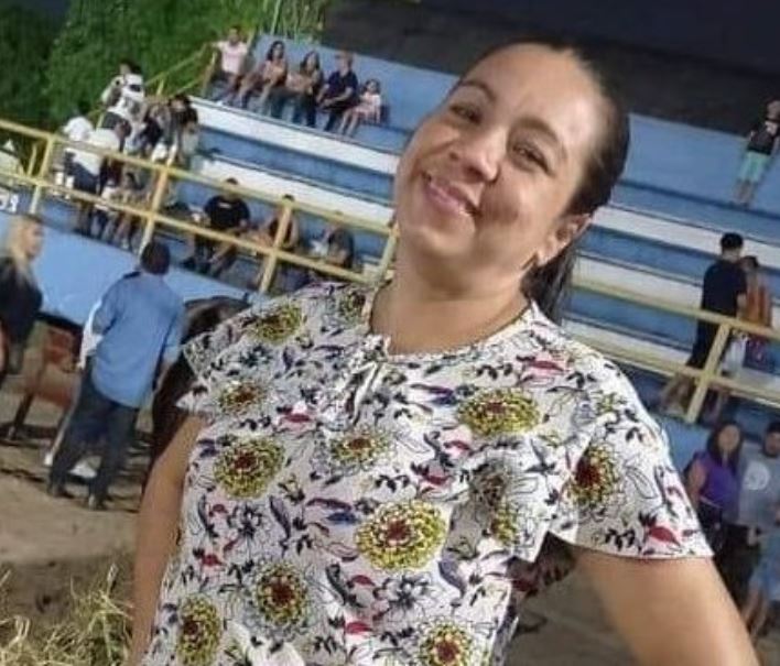 Amigos de mulher esmagada por carro fazem protesto pedindo prisão de motorista em Manaus