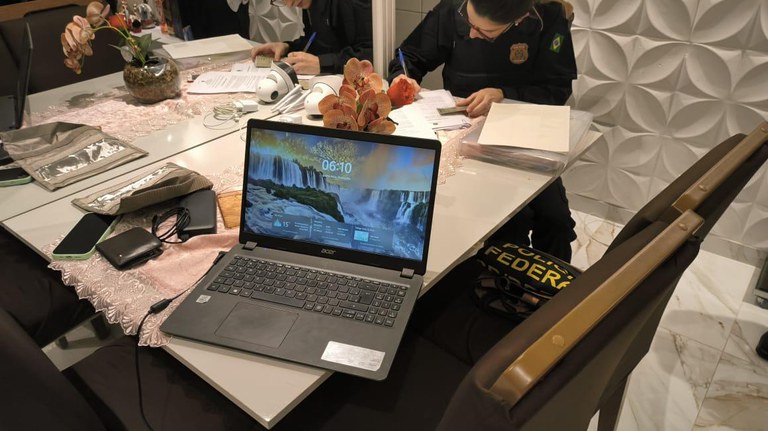 Operação da PF em Manaus mira suspeitos de desviarem R$ 10 milhões da Caixa 