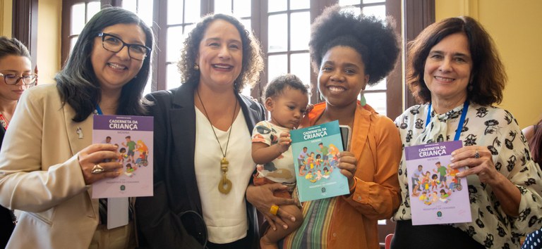 Com versão digital, nova Caderneta da Criança tem vacina contra Covid-19